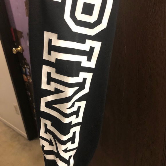 VS Pink Sweats - Picture 2 of 7